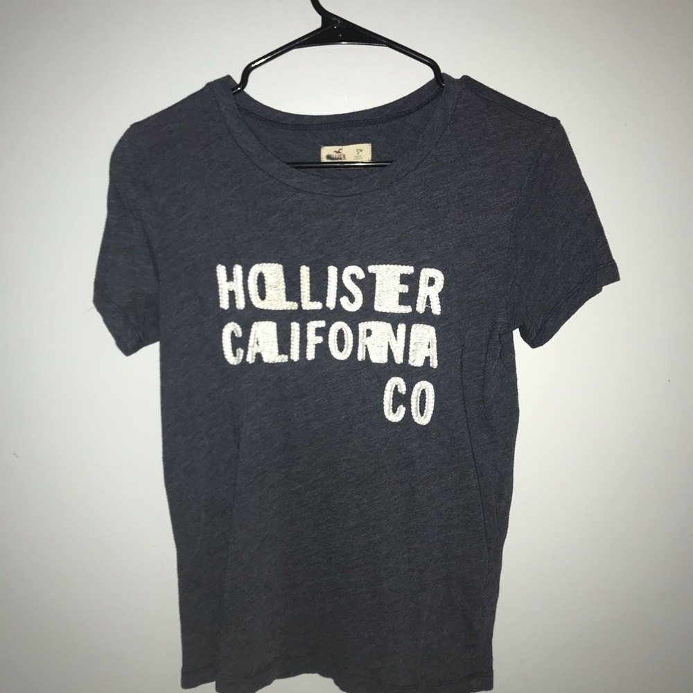 Hoisted shirt size small fits like medium